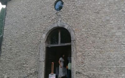 “Segni nelle mani racconti fotografici di lunga vita l’arco e la freccia”