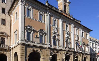 Rieti, torna a splendere il Palazzo Comunale: restaurata la Sala Consiliare con le opere di Calcagnadoro Angelucci e Morsani