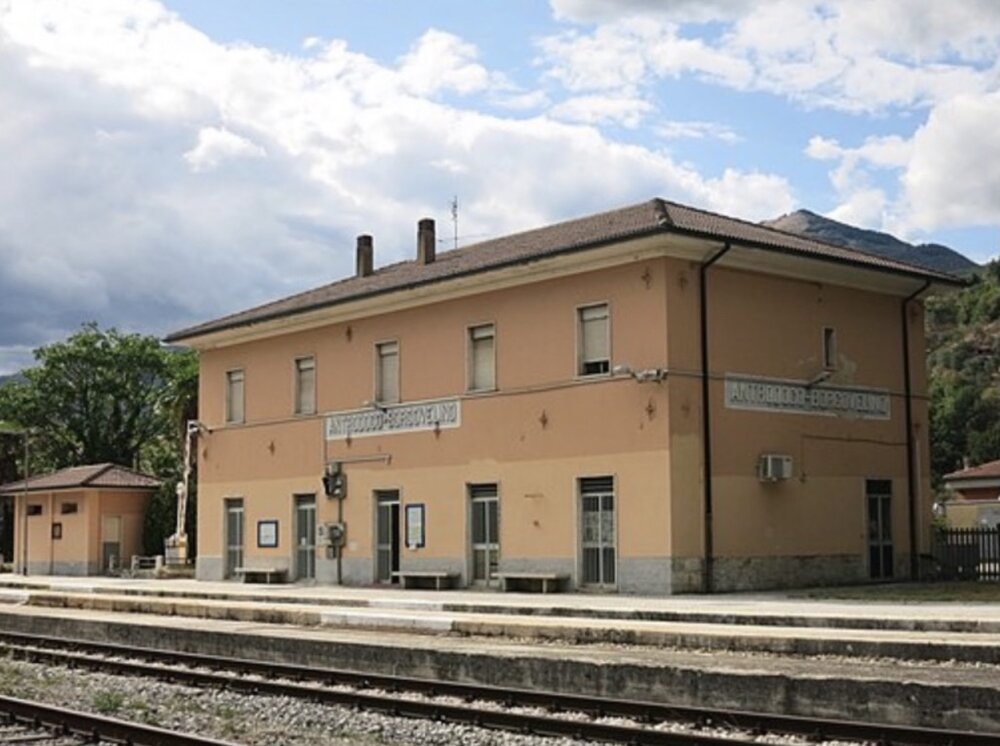 Binari Comuni: una residenza d’artista in movimento sulla linea Rieti–L’Aquila Binari Comuni: una residenza d’artista in movimento sulla linea Rieti–L’Aquila